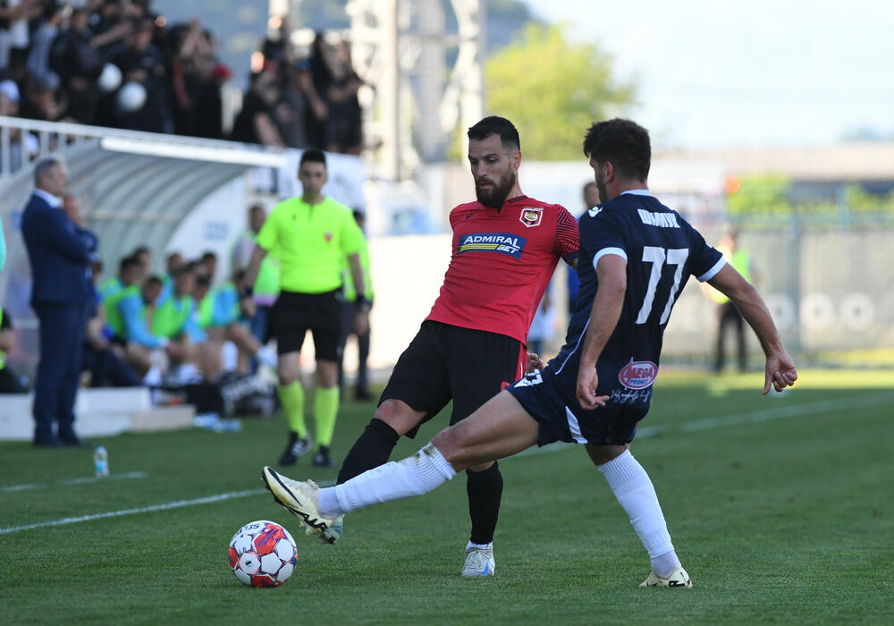 <p>Klub iz Tuzi na krilima svoje "desetke" eliminisao Petrovac u polufinalu Kupa Crne Gore - 2:2, prvi meč 1:0</p>