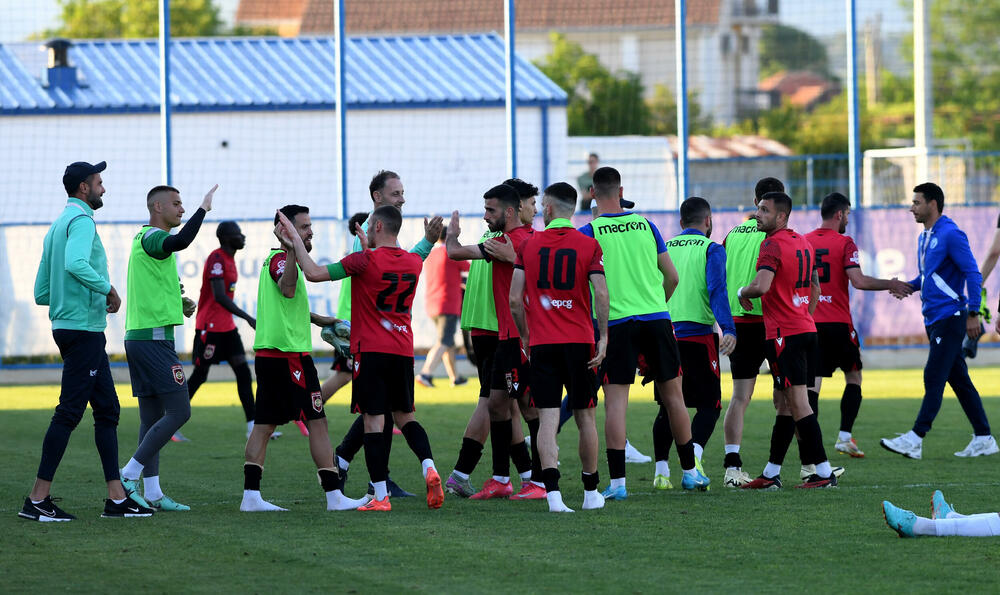 <p>Klub iz Tuzi na krilima svoje "desetke" eliminisao Petrovac u polufinalu Kupa Crne Gore - 2:2, prvi meč 1:0</p>