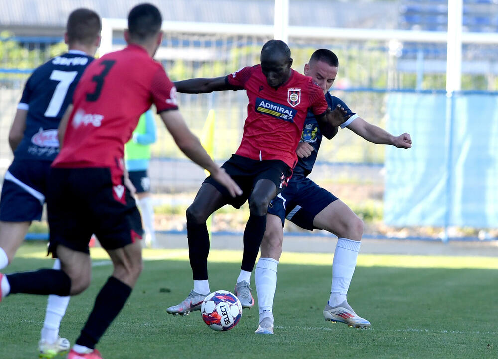 <p>Klub iz Tuzi na krilima svoje "desetke" eliminisao Petrovac u polufinalu Kupa Crne Gore - 2:2, prvi meč 1:0</p>