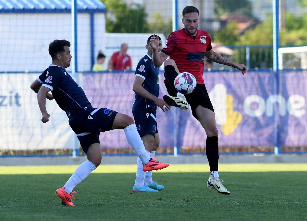 <p>Klub iz Tuzi na krilima svoje "desetke" eliminisao Petrovac u polufinalu Kupa Crne Gore - 2:2, prvi meč 1:0</p>