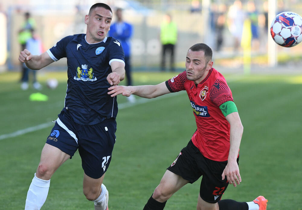 <p>Klub iz Tuzi na krilima svoje "desetke" eliminisao Petrovac u polufinalu Kupa Crne Gore - 2:2, prvi meč 1:0</p>