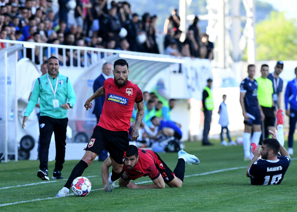 <p>Klub iz Tuzi na krilima svoje "desetke" eliminisao Petrovac u polufinalu Kupa Crne Gore - 2:2, prvi meč 1:0</p>