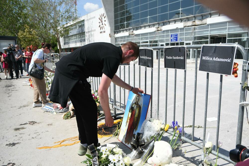 Detalj sa obilježavanja šest mjeseci od nesreće, Foto: Beta/AP