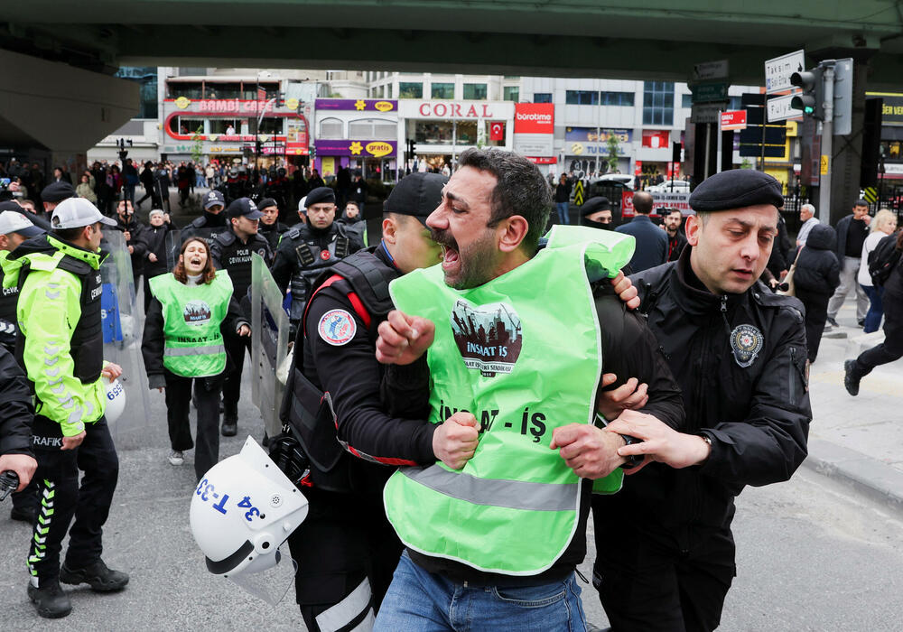 <p>U Turskoj su proslave Međunarodnog praznika rada poslužile kao platforma ne samo za borbu za prava radnika već za šire pozive za podršku demokratskih vrijednosti, pošto su demonstranti planirali da protestuju i zbog hapšenja opozicionog gradonačelnika Istanbula Ekrema Imamoglua</p>
