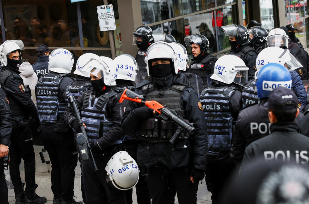<p>U Turskoj su proslave Međunarodnog praznika rada poslužile kao platforma ne samo za borbu za prava radnika već za šire pozive za podršku demokratskih vrijednosti, pošto su demonstranti planirali da protestuju i zbog hapšenja opozicionog gradonačelnika Istanbula Ekrema Imamoglua</p>