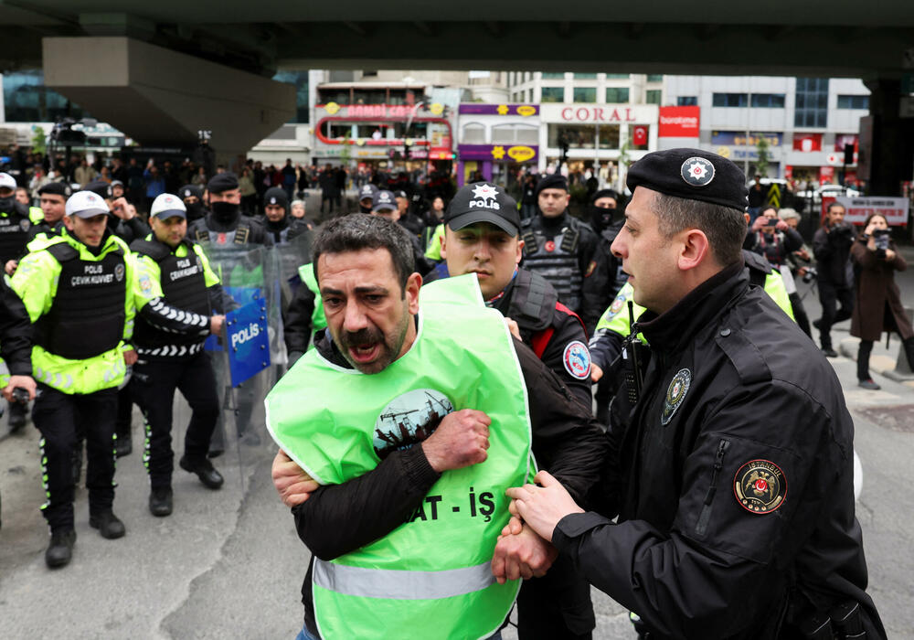 <p>U Turskoj su proslave Međunarodnog praznika rada poslužile kao platforma ne samo za borbu za prava radnika već za šire pozive za podršku demokratskih vrijednosti, pošto su demonstranti planirali da protestuju i zbog hapšenja opozicionog gradonačelnika Istanbula Ekrema Imamoglua</p>
