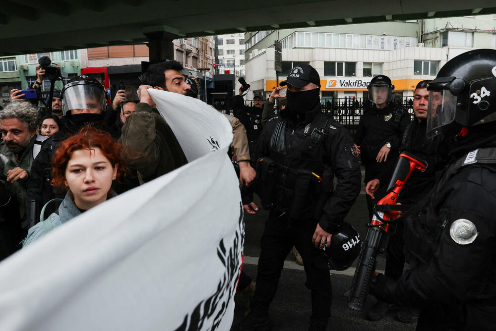 <p>U Turskoj su proslave Međunarodnog praznika rada poslužile kao platforma ne samo za borbu za prava radnika već za šire pozive za podršku demokratskih vrijednosti, pošto su demonstranti planirali da protestuju i zbog hapšenja opozicionog gradonačelnika Istanbula Ekrema Imamoglua</p>