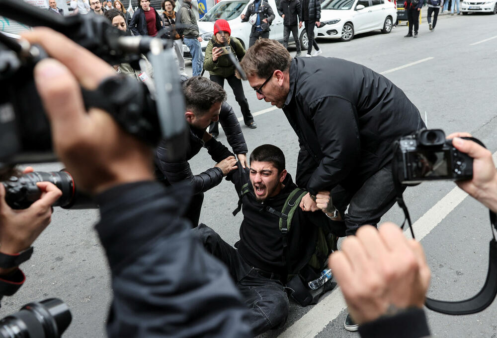 <p>U Turskoj su proslave Međunarodnog praznika rada poslužile kao platforma ne samo za borbu za prava radnika već za šire pozive za podršku demokratskih vrijednosti, pošto su demonstranti planirali da protestuju i zbog hapšenja opozicionog gradonačelnika Istanbula Ekrema Imamoglua</p>