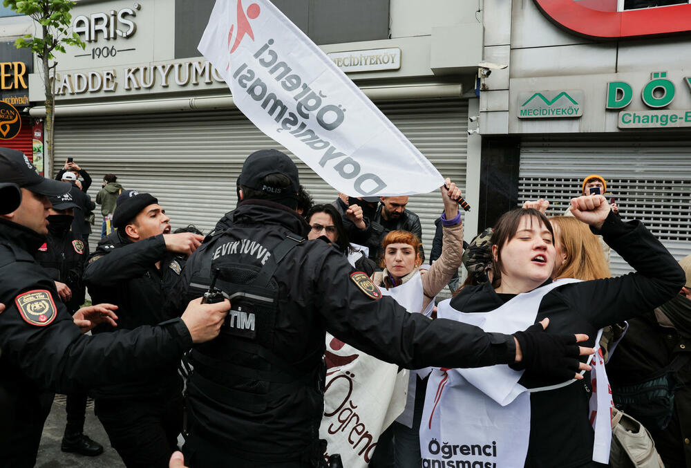 <p>U Turskoj su proslave Međunarodnog praznika rada poslužile kao platforma ne samo za borbu za prava radnika već za šire pozive za podršku demokratskih vrijednosti, pošto su demonstranti planirali da protestuju i zbog hapšenja opozicionog gradonačelnika Istanbula Ekrema Imamoglua</p>