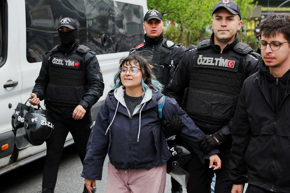 <p>U Turskoj su proslave Međunarodnog praznika rada poslužile kao platforma ne samo za borbu za prava radnika već za šire pozive za podršku demokratskih vrijednosti, pošto su demonstranti planirali da protestuju i zbog hapšenja opozicionog gradonačelnika Istanbula Ekrema Imamoglua</p>