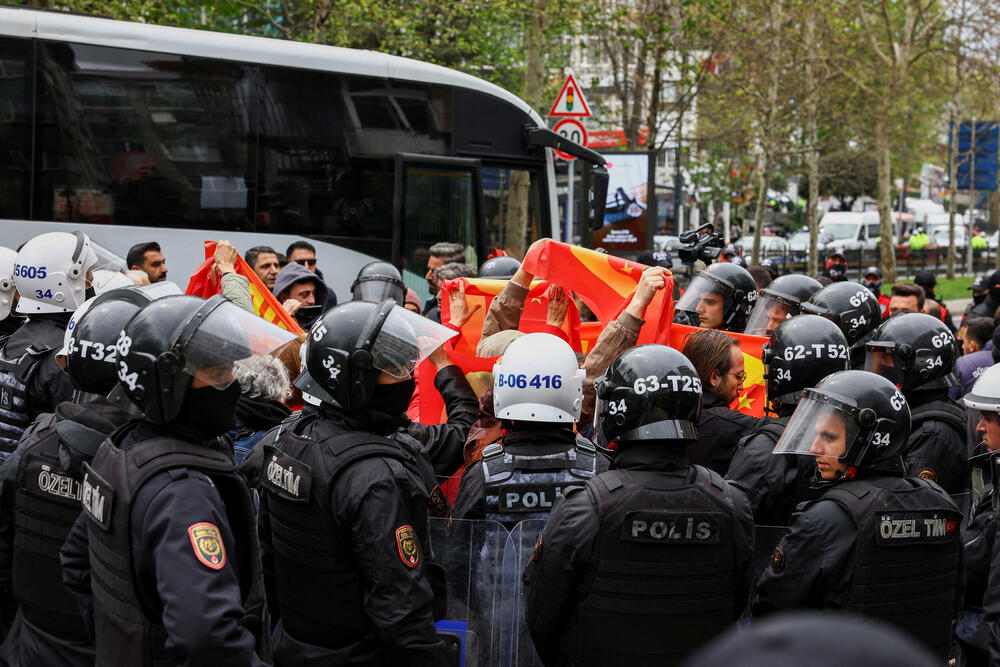 <p>U Turskoj su proslave Međunarodnog praznika rada poslužile kao platforma ne samo za borbu za prava radnika već za šire pozive za podršku demokratskih vrijednosti, pošto su demonstranti planirali da protestuju i zbog hapšenja opozicionog gradonačelnika Istanbula Ekrema Imamoglua</p>
