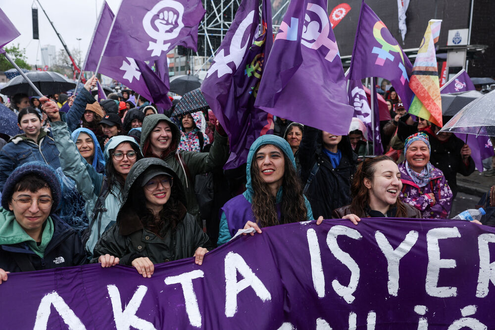 <p>U Turskoj su proslave Međunarodnog praznika rada poslužile kao platforma ne samo za borbu za prava radnika već za šire pozive za podršku demokratskih vrijednosti, pošto su demonstranti planirali da protestuju i zbog hapšenja opozicionog gradonačelnika Istanbula Ekrema Imamoglua</p>