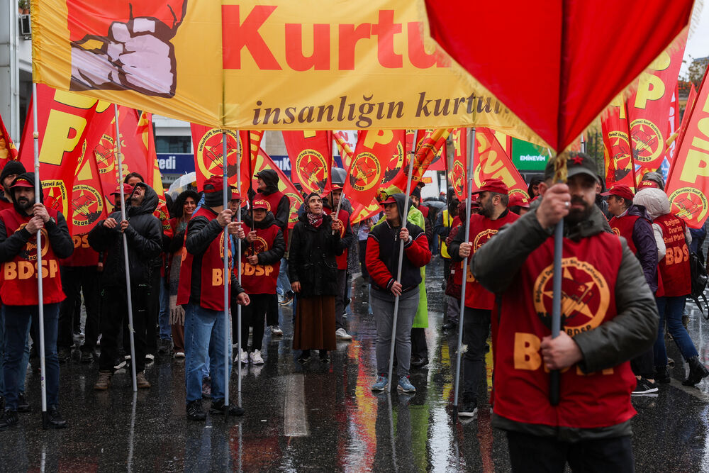 <p>U Turskoj su proslave Međunarodnog praznika rada poslužile kao platforma ne samo za borbu za prava radnika već za šire pozive za podršku demokratskih vrijednosti, pošto su demonstranti planirali da protestuju i zbog hapšenja opozicionog gradonačelnika Istanbula Ekrema Imamoglua</p>
