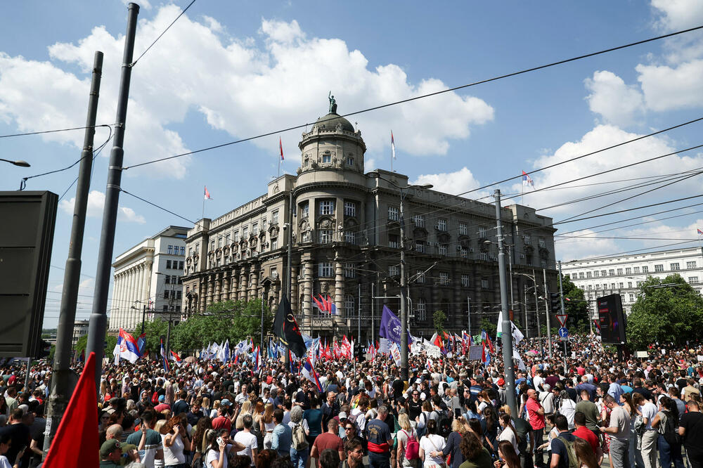 Sa jučerašnjeg antivladinog protesta u Beogradu, Foto: Reuters