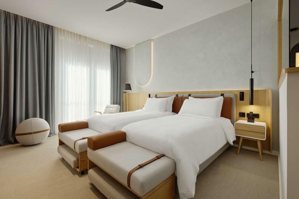 <p>U srcu Porto Montenegra otvoren je prvi evropski SIRO hotel – inovativan koncept kompanije Kerzner International koji pomjera granice udobnosti, zdravlja i održivosti</p>