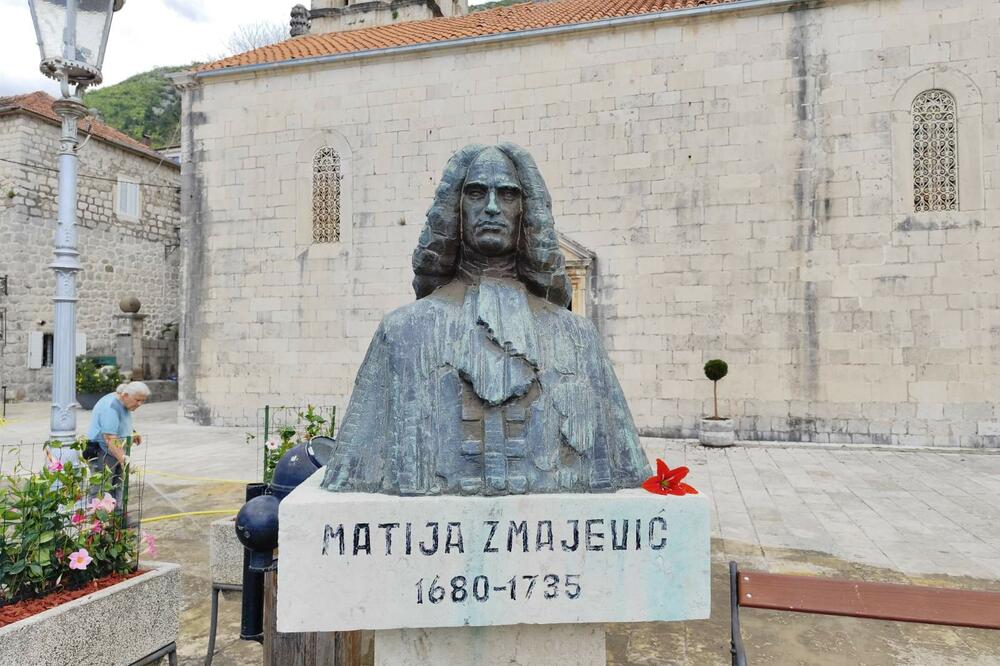 Bista Matije Zmajevića u Perastu, Foto: Siniša Luković