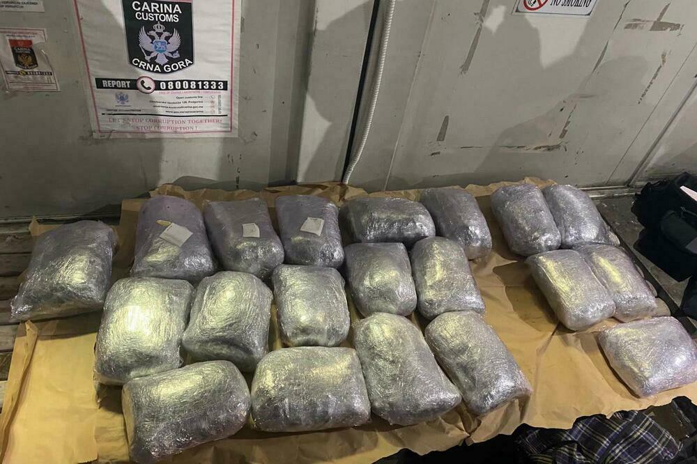 Droga pronađena u kombiju kojim je upravljao Raičević, Foto: Uprava carina