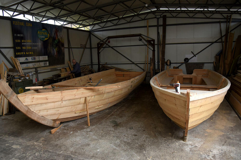 Za brod dug devet metara treba im oko mjesec, Foto: Luka Zeković