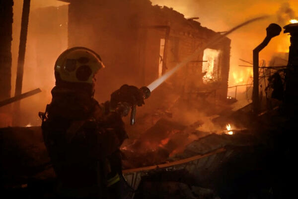 U napadu ruskih dronova na Kijev ranjeno najmanje 11 osoba,...