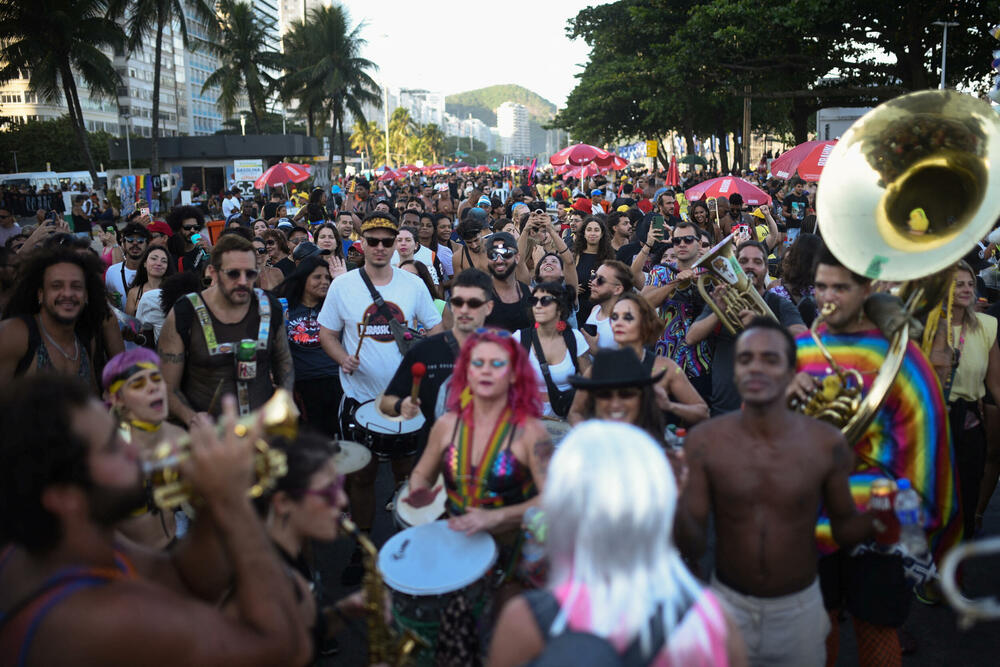 <p>"Osumnjičeni su vrbovali učesnike, uključujući maloljetnike, da izvedu koordinisane napade upotrebom improvizovanog eksploziva i molotovljevih koktela", navodi se u saopštenju policije</p>