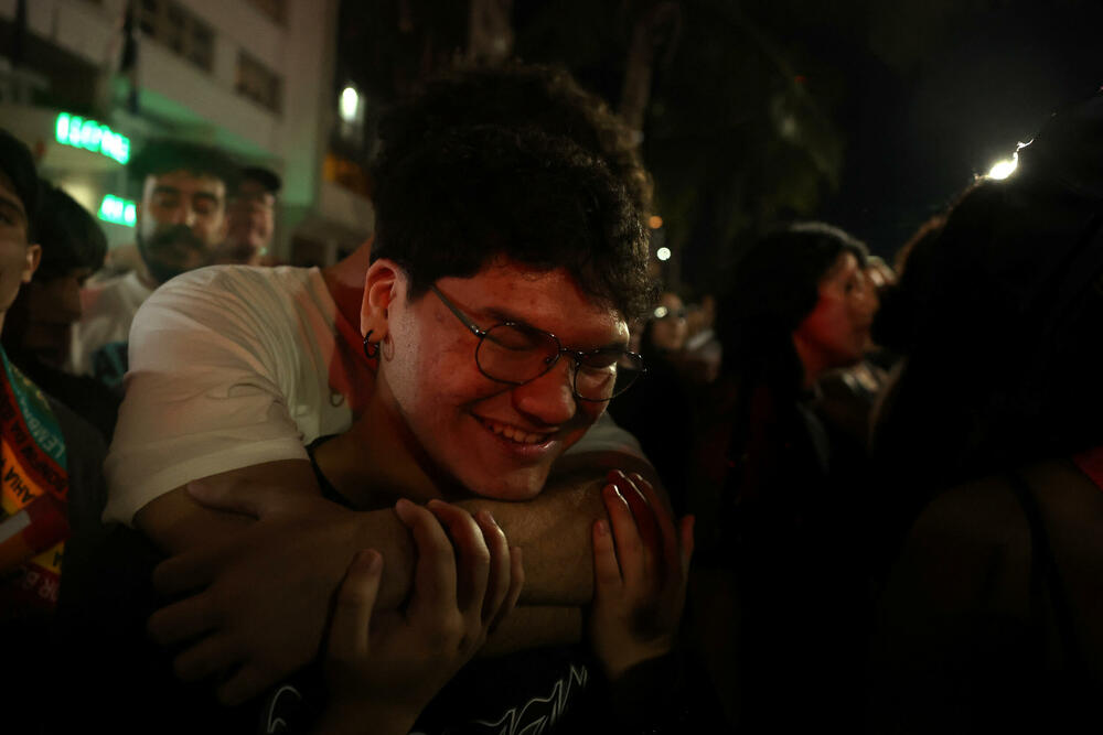 <p>"Osumnjičeni su vrbovali učesnike, uključujući maloljetnike, da izvedu koordinisane napade upotrebom improvizovanog eksploziva i molotovljevih koktela", navodi se u saopštenju policije</p>