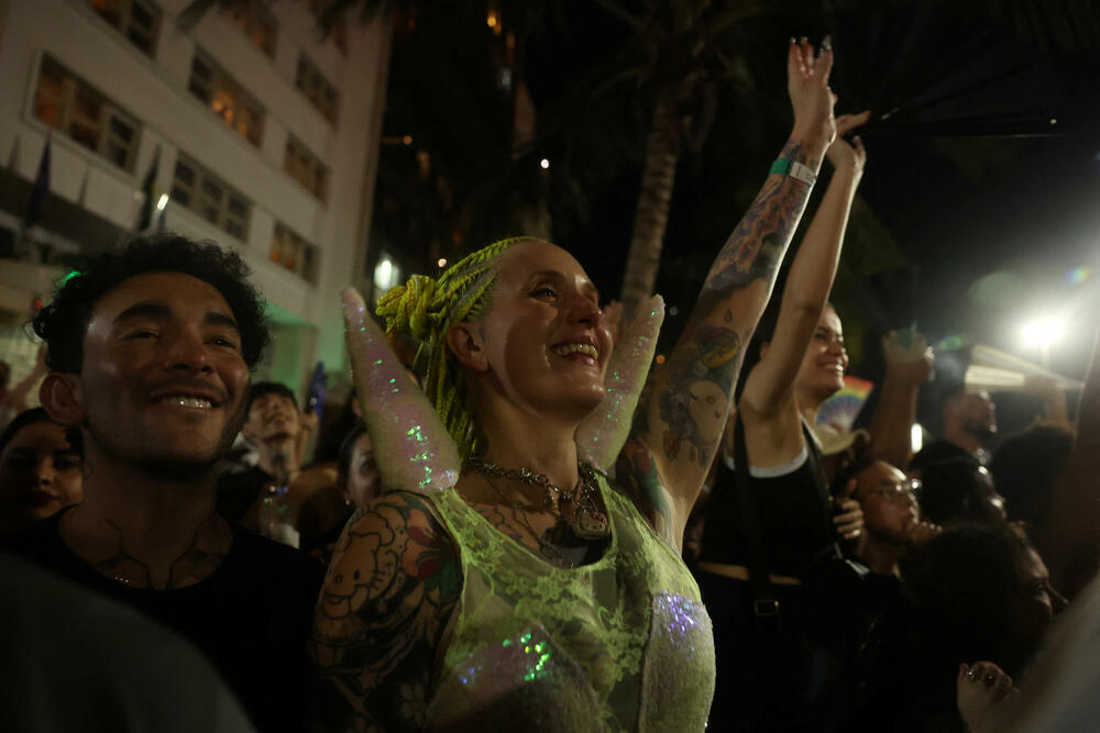 <p>"Osumnjičeni su vrbovali učesnike, uključujući maloljetnike, da izvedu koordinisane napade upotrebom improvizovanog eksploziva i molotovljevih koktela", navodi se u saopštenju policije</p>