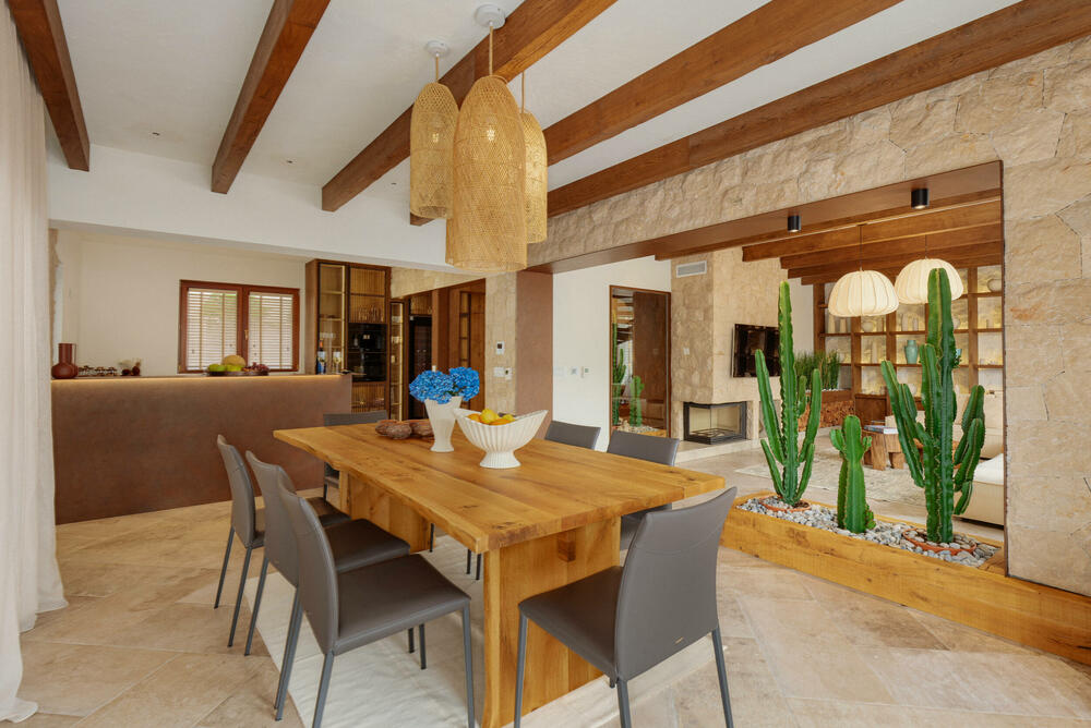 <p>How many days would you like to spend in the luxurious simplicity of a villa right on the seafront, nestled in lush greenery?</p>