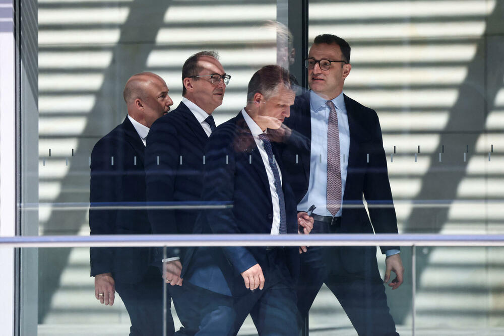 <p>Njegov novi savez sa socijaldemokratama ranije danas je iznenađujuće poražen u prvom krugu glasanja</p>