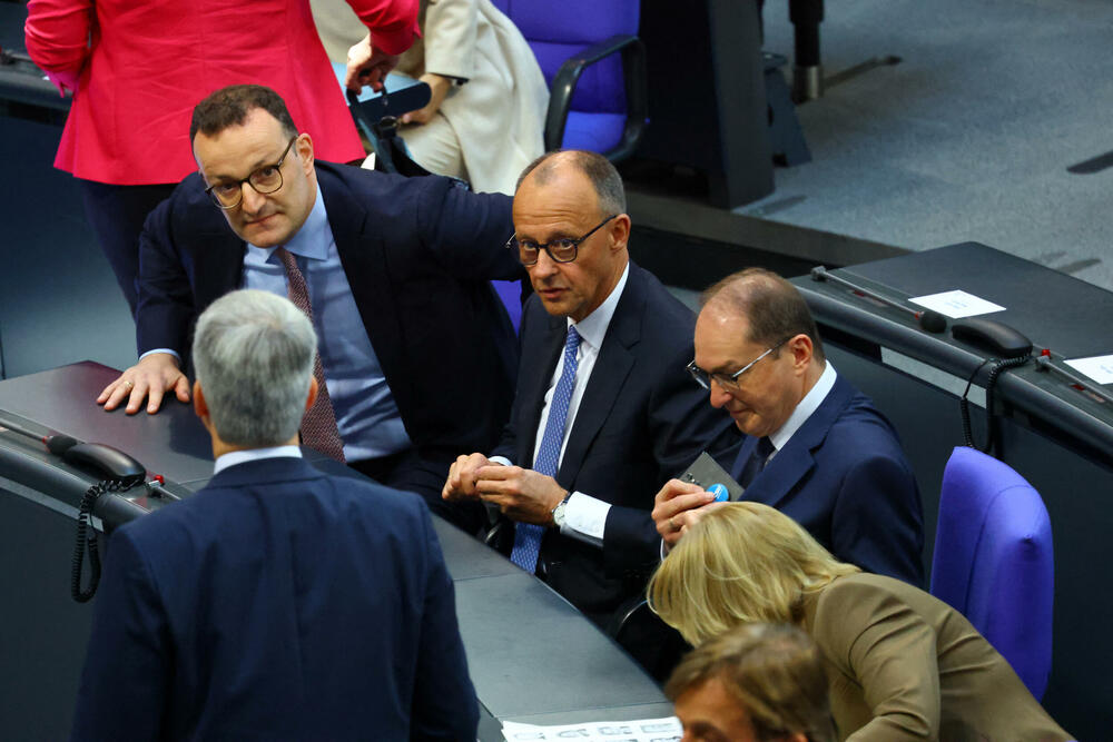 <p>Njegov novi savez sa socijaldemokratama ranije danas je iznenađujuće poražen u prvom krugu glasanja</p>