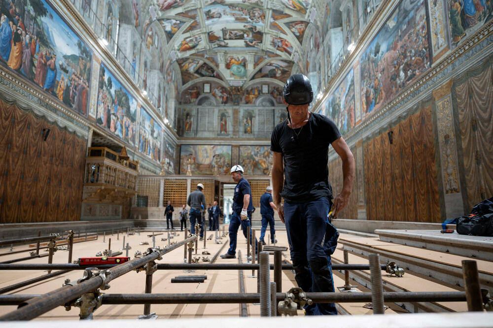Pripreme za konklavu u Sikstinskoj kapeli, Foto: Reuters