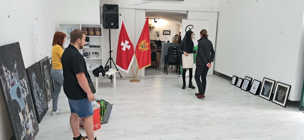 Sa postavljanja izložbe