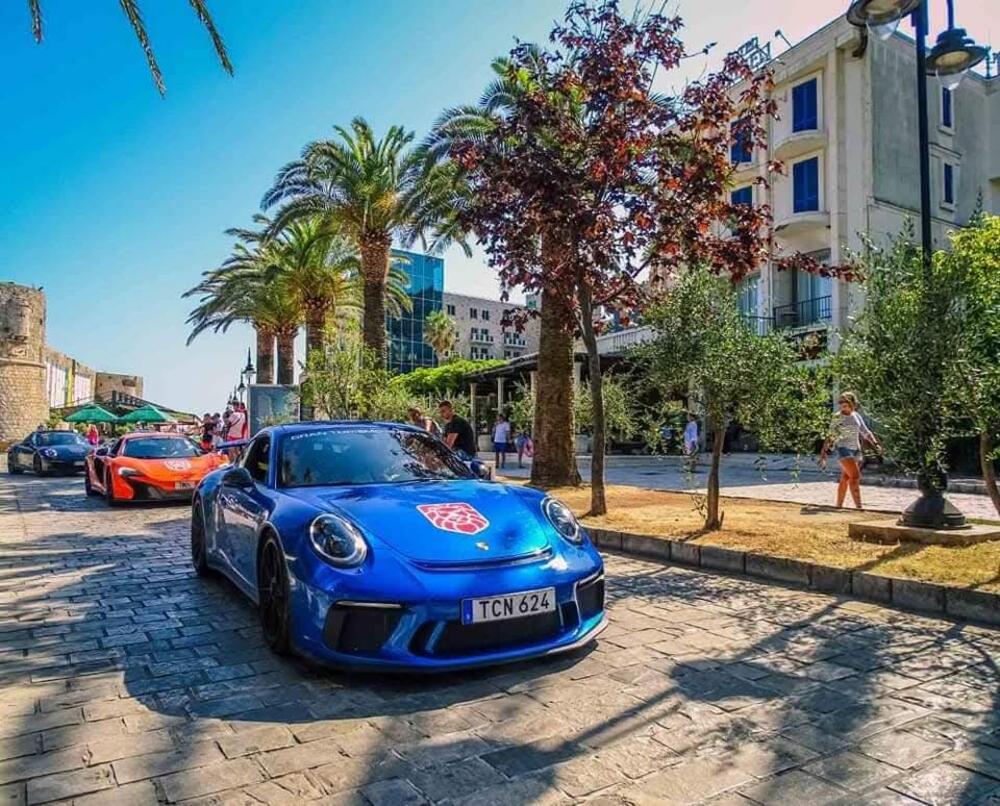 <p>Najnoviji modeli najpoznatijih svjetskih automobilskih brendova kao što su Ferrari, Lamborghini, Porshe i drugih biće izloženi ispred zidina Starog grada</p>