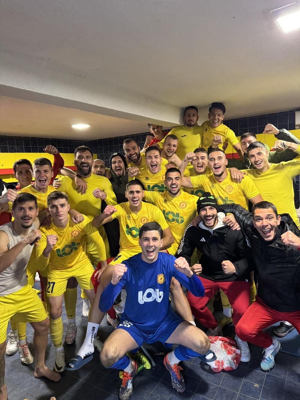 Slavlje fudbalera Mladosti nakon ulaska u elitu