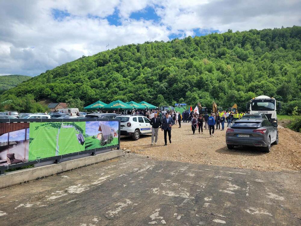 <p>"Ovaj kamp će biti otvoren i za sve ostale klubove iz naše opštine, za sve mlade koji žele da se razvijaju, uče i sanjaju o velikim utakmicama. Lješnica postaje dom sporta, mjesto gdje će se stvarati prijateljstva, gdje će se razvijati karakter, i gdje će se graditi uspjesi", kazao je potpredsjednik Opštine i predsjednik Fudbalskog kluba (FK) "Jedinstvo" Nermin Bećirović</p>