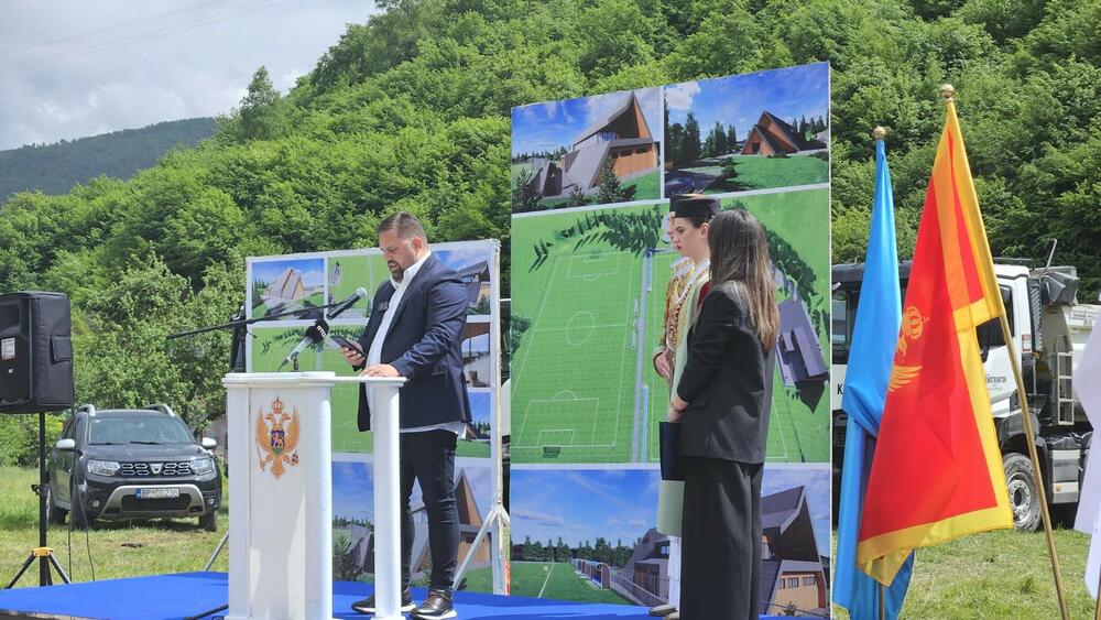 <p>"Ovaj kamp će biti otvoren i za sve ostale klubove iz naše opštine, za sve mlade koji žele da se razvijaju, uče i sanjaju o velikim utakmicama. Lješnica postaje dom sporta, mjesto gdje će se stvarati prijateljstva, gdje će se razvijati karakter, i gdje će se graditi uspjesi", kazao je potpredsjednik Opštine i predsjednik Fudbalskog kluba (FK) "Jedinstvo" Nermin Bećirović</p>