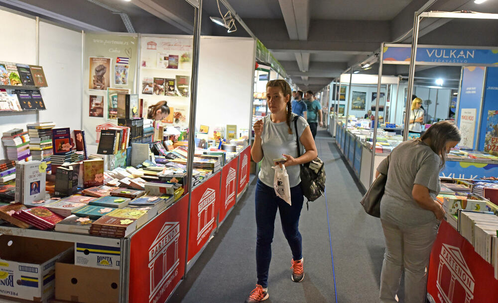 <p>Međunarodni podgorički sajam knjiga i obrazovanja zaslužuje svoj, sajamski prostor, poručila je ministarka kulture i medija Tamara Vujović i pozdravila inicijativu Glavnog grada kojom se najavljuje sajamska zgrada</p>