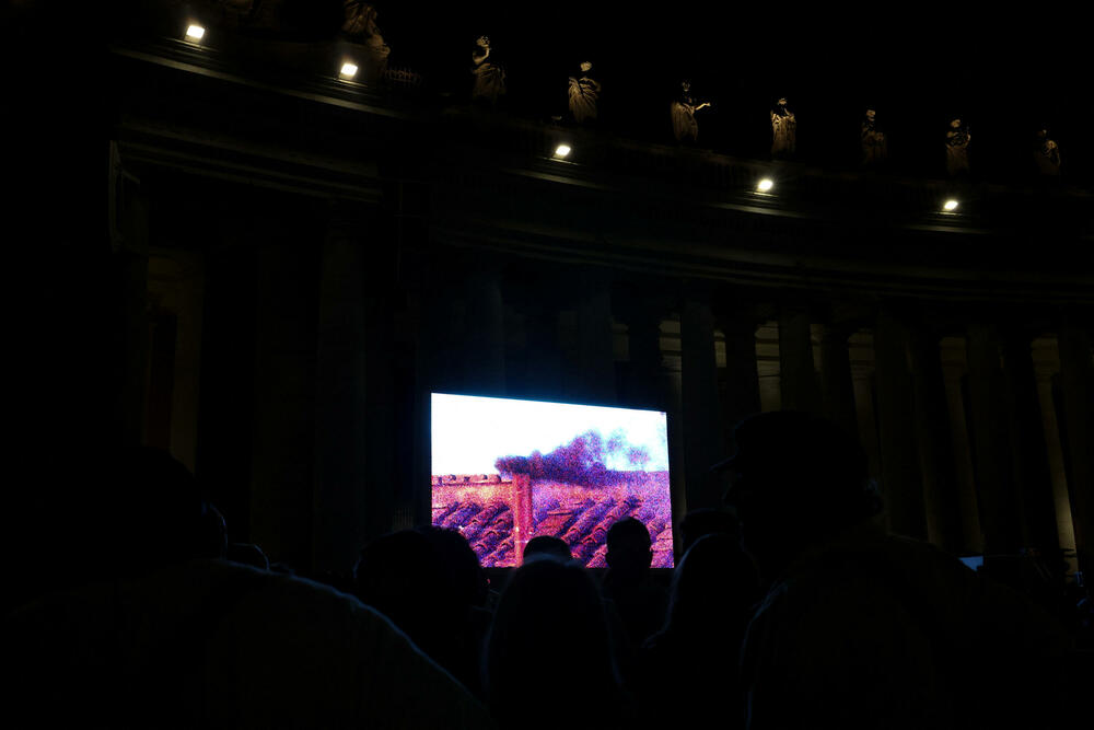 <p>Hiljade vjernika okupilo se na Trgu Svetog Petra</p>