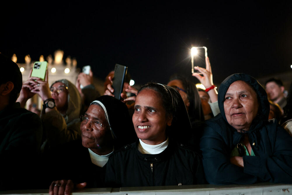 <p>Hiljade vjernika okupilo se na Trgu Svetog Petra</p>