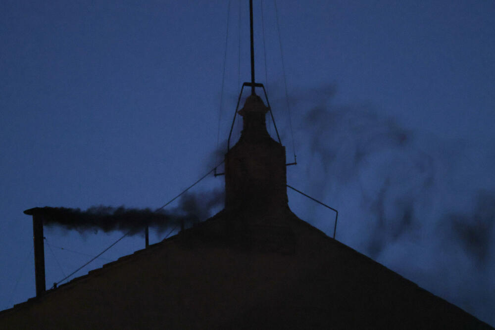 <p>Hiljade vjernika okupilo se na Trgu Svetog Petra</p>