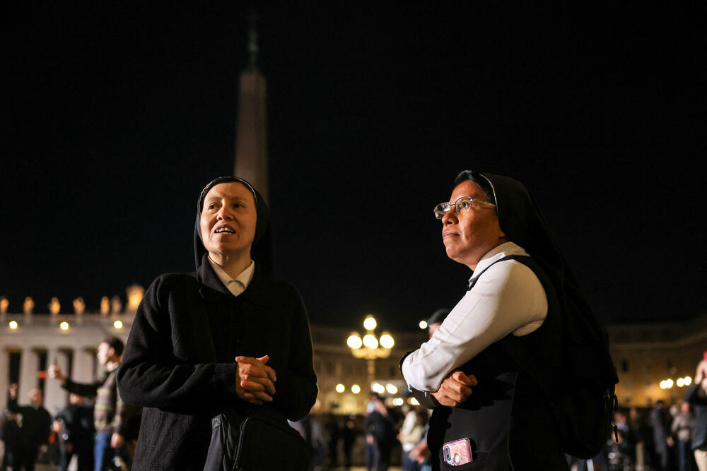 <p>Hiljade vjernika okupilo se na Trgu Svetog Petra</p>