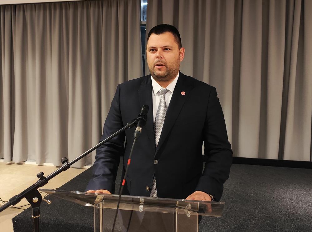 <p>Tradicionalna kulturno-duhovna manifestacija u Nikšiću otvorena izložbom ikona</p>