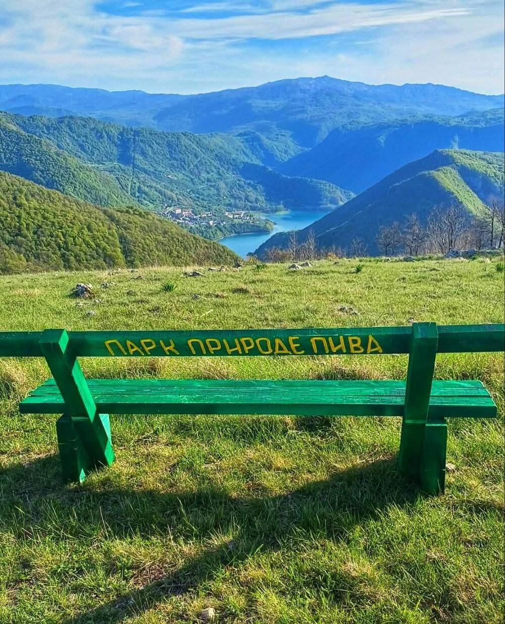 <p>Nastaviće sa obnavljanjem parkovskog mobilijara, turističke signalizacije, info tabli...</p>