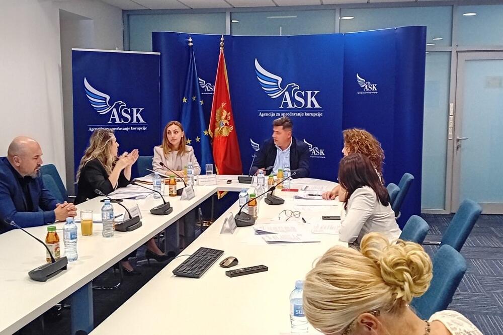 Sa sjednice Savjeta prije dva dana, Foto: ASK