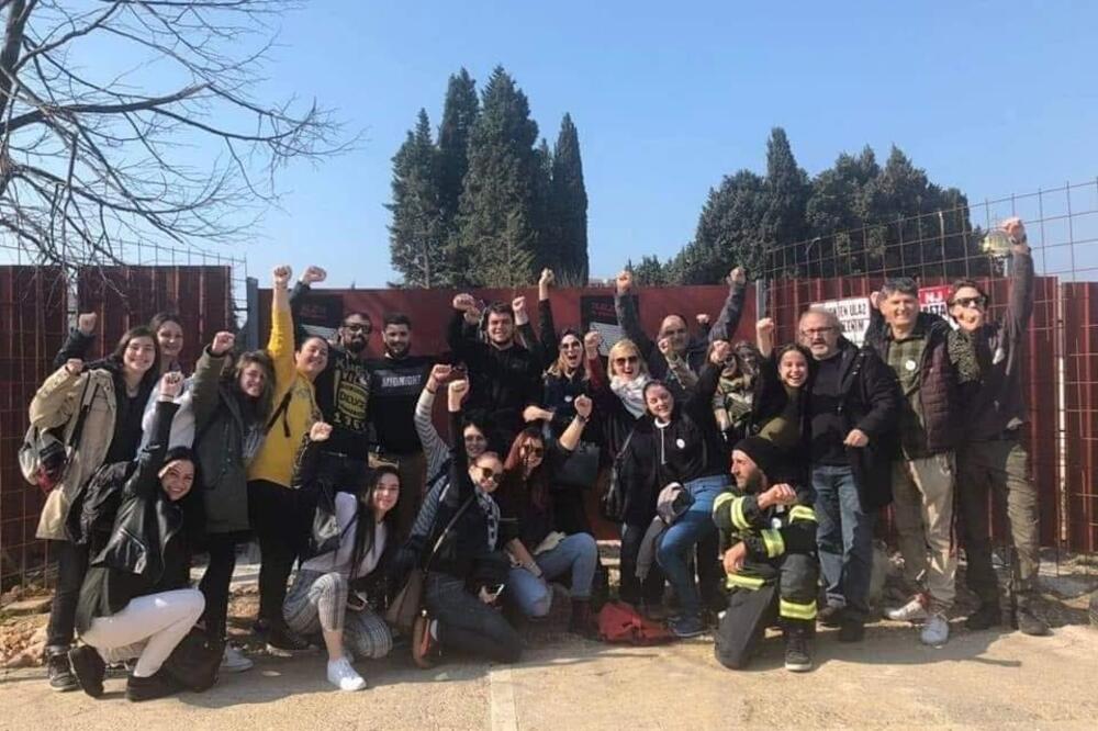 Dio “čempresara” tokom protesta, Foto: Marija Pešić