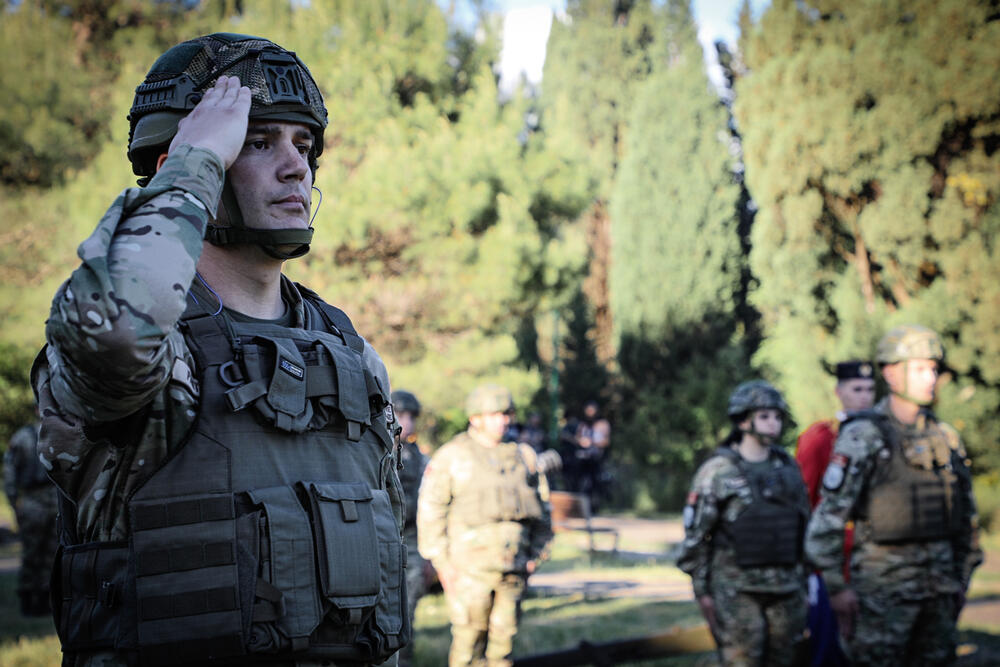 <p>Ispaljeno deset plotuna iz šest artiljerijskih oruđa</p>