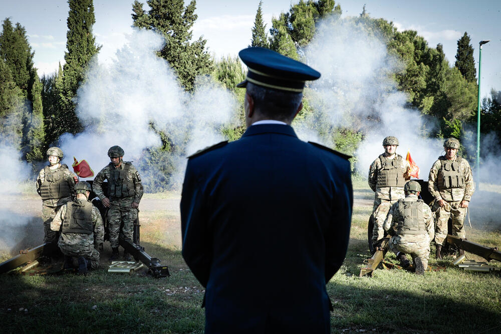 <p>Ispaljeno deset plotuna iz šest artiljerijskih oruđa</p>