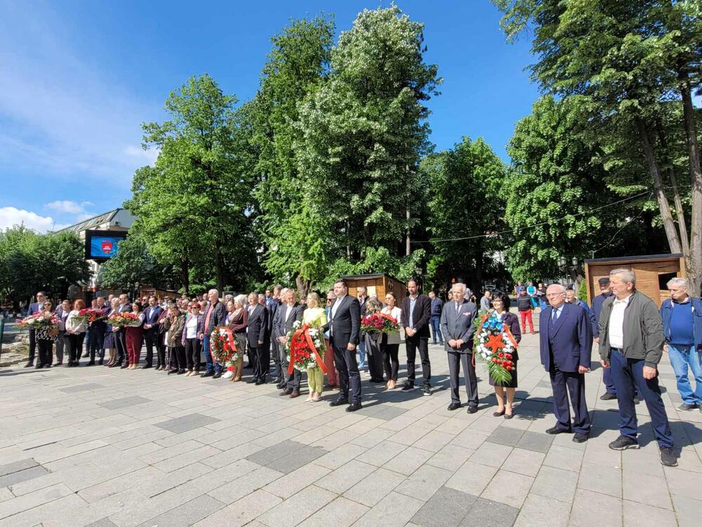 <p>"Naša obaveza nije samo da pamtimo – već da čuvamo istinu, da učimo mlade o vrijednostima antifašizma i da svakodnevno gradimo društvo pravde, tolerancije i solidarnosti",</p>