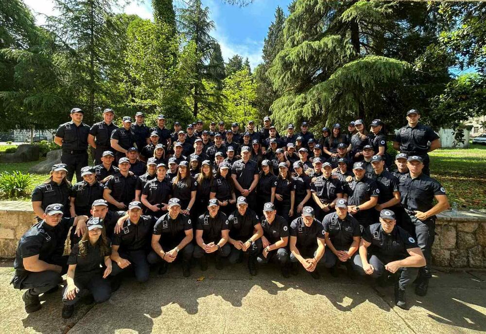 <p>"Akademija snažno podržava i podstiče svoje polaznike da učestvuju u društveno odgovornim aktivnostima koje promovišu humanost, empatiju i građansku svijest"</p>