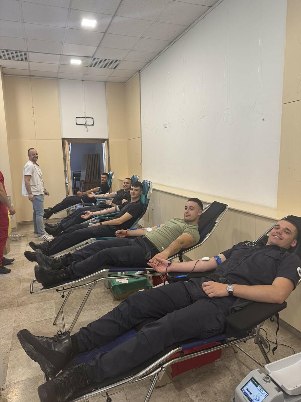 <p>"Akademija snažno podržava i podstiče svoje polaznike da učestvuju u društveno odgovornim aktivnostima koje promovišu humanost, empatiju i građansku svijest"</p>