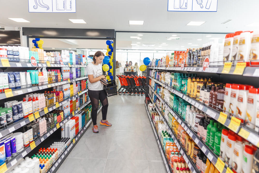 <p>Kompanija Mil-Pop je svečano otvorila svoju 18. prodavnicu u Boka Mallu u Radanovićima.</p>